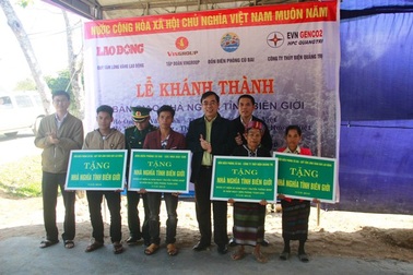 “Tết này bà con Vân Kiều được sinh hoạt trong ngôi nhà khang trang, ấm áp hơn”