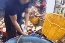 Hoa chuối được ngâm hóa chất 3 lần trước khi xuất bán ở TPHCM