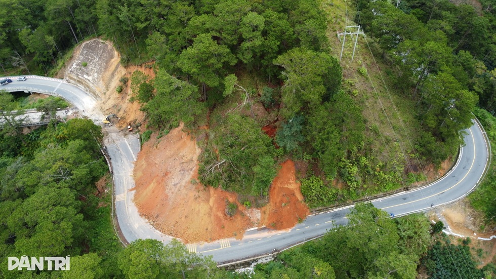 Doanh nghiệp khóc, tài xế chật vật đổi lộ trình vì sạt lở đèo ở Lâm Đồng - 4