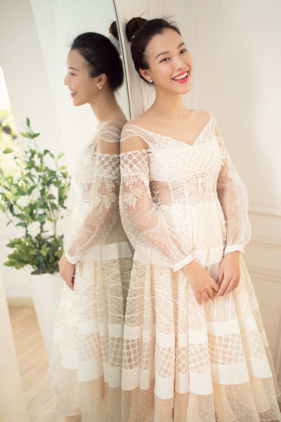 Á hậu Hoàng Oanh muốn độc lập kinh tế với chồng Tây sau kết hôn - 10 Á hậu Hoàng Oanh muốn độc lập kinh tế với chồng Tây sau kết hôn - 10