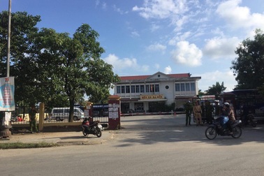 Mâu thuẫn lúc đi xe, hành khách gọi người đâm tài xế tử vong