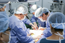 Bóc khối u hơn 1,7kg chèn ép vùng cổ cụ bà 81 tuổi