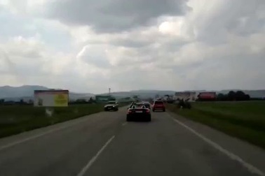 Cố ý ngáng đường xe cấp cứu đang làm nhiệm vụ