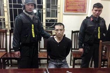 Ngày xuân, xách "hàng nóng" đi đòi nợ thuê