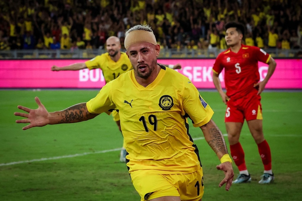 Cầu thủ nhập tịch Malaysia bị đối xử phũ phàng sau án phạt của FIFA - 2 Cầu thủ nhập tịch Malaysia bị đối xử phũ phàng sau án phạt của FIFA - 2