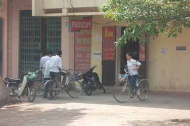 Chùm ảnh: Chuẩn bị “phao” cho buổi thi Sử