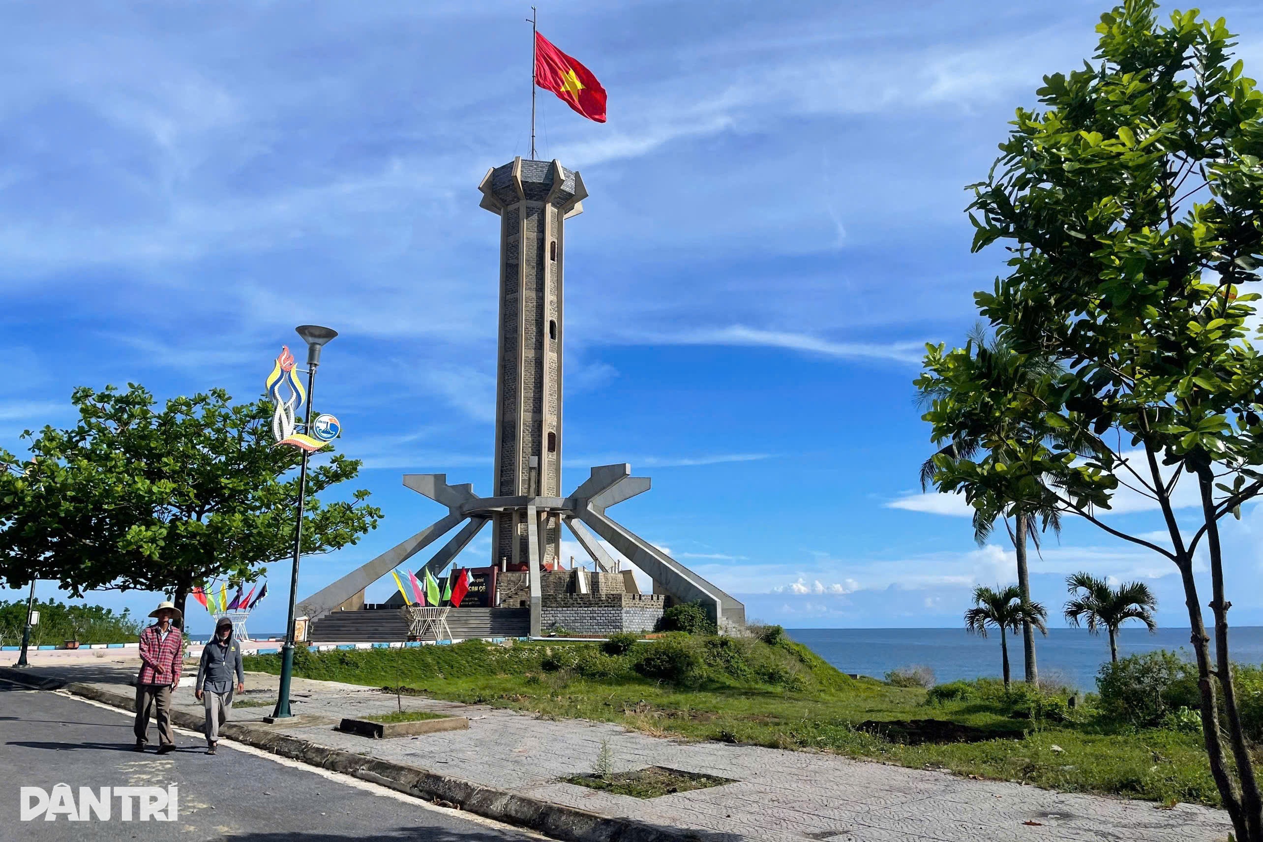 Bạn đọc Dân trí nhận đỡ đầu, chắp cánh ước mơ học sinh trên đảo Cồn Cỏ - 6 Bạn đọc Dân trí nhận đỡ đầu, chắp cánh ước mơ học sinh trên đảo Cồn Cỏ - 6