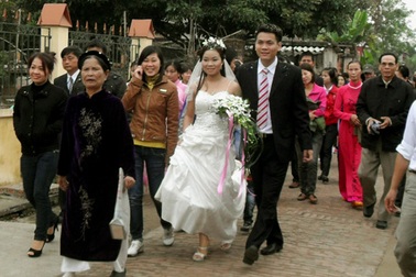 Hà Nội: Cán bộ làm đám cưới không quá 50 mâm