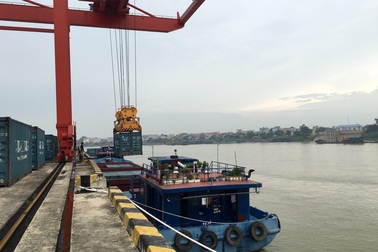 "Chênh lệch" gần 50% chi phí vận chuyển giữa đường thuỷ - đường bộ