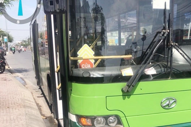 Tài xe buýt ở TPHCM bị người đàn ông đi xe máy đánh nhập viện