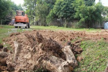 Thanh Hoá: Chủ tịch thị trấn bất ngờ huy động máy múc san ủi đất của dân?