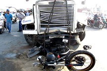 Cận cảnh hiện trường vụ "hung thần" container đâm 11 xe máy, ôtô