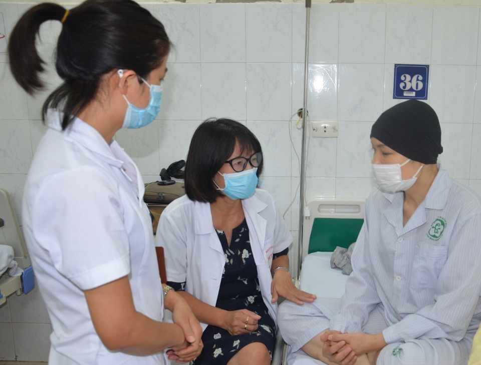 Bạn đọc giúp đỡ nữ điều dưỡng mắc ung thư gần 300 triệu đồng - 3