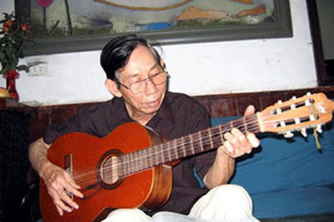 “Cha đẻ” bài thơ “Màu hoa đỏ” hoang mang trước việc ca khúc bị cấm hát