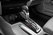 Đỗ xe số tự động đúng cách: Về P rồi kéo phanh tay hay ngược lại?