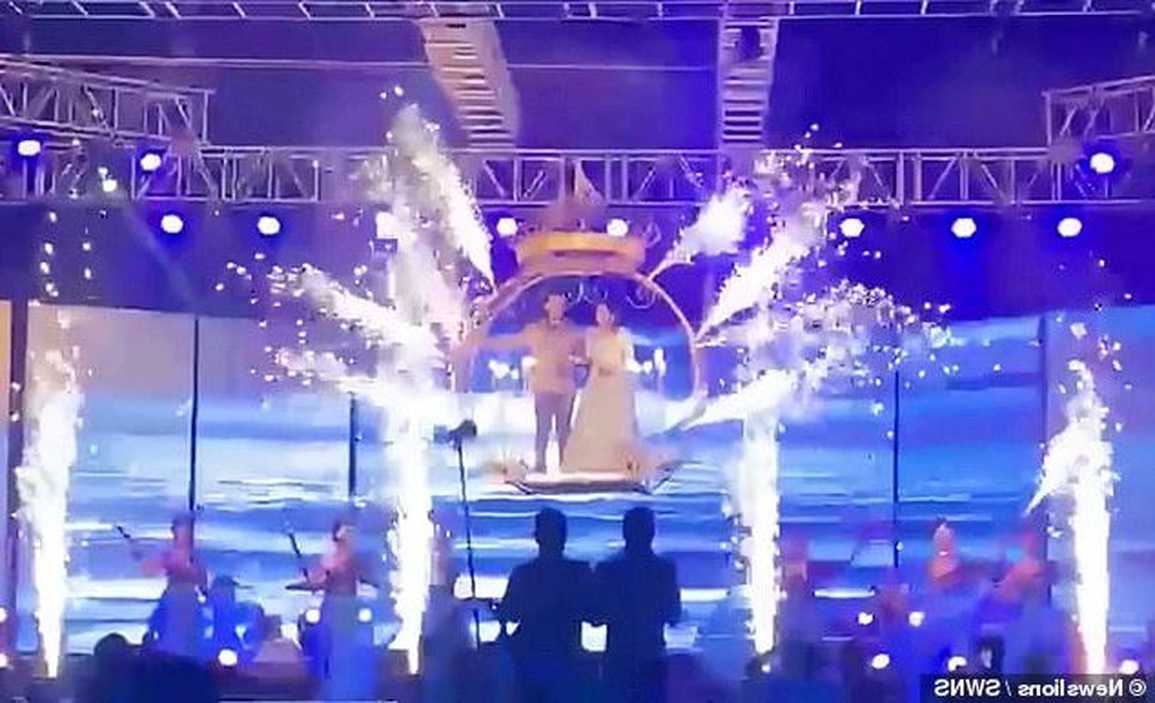 Hy hữu: Cô dâu chú rể ngã lộn cổ trên xích đu từ độ cao 4m trong lễ cưới - 1 Hy hữu: Cô dâu chú rể ngã lộn cổ trên xích đu từ độ cao 4m trong lễ cưới - 1