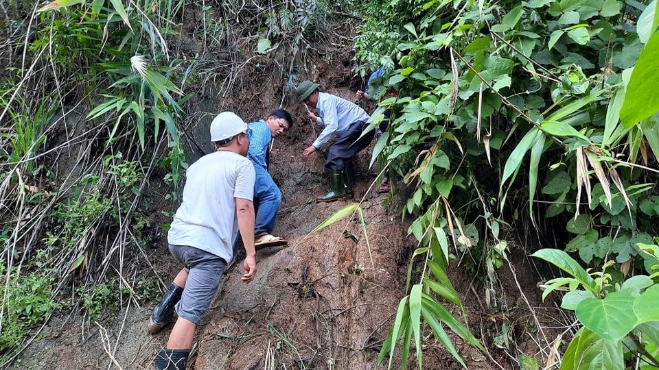 11 người bị núi vùi lấp ở huyện Phước Sơn, đã tìm thấy 5 thi thể - 7 11 người bị núi vùi lấp ở huyện Phước Sơn, đã tìm thấy 5 thi thể - 7