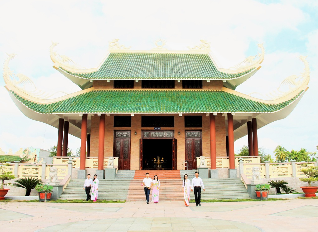 Kể chuyện Rồng Vàng và long cuộc Rồng nằm ở Tây Đô - 2 Kể chuyện Rồng Vàng và long cuộc Rồng nằm ở Tây Đô - 2