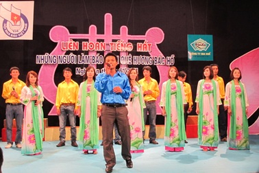 Liên hoan tiếng hát những người làm báo trên quê hương Bác Hồ