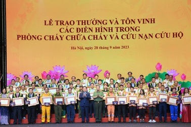 Trao tặng bằng khen cho 113 điển hình tiên tiến về công tác PCCC
