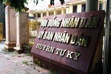 Trưởng phòng Tư pháp bị cách mọi chức vụ trong Đảng vì dùng bằng “không hợp pháp”