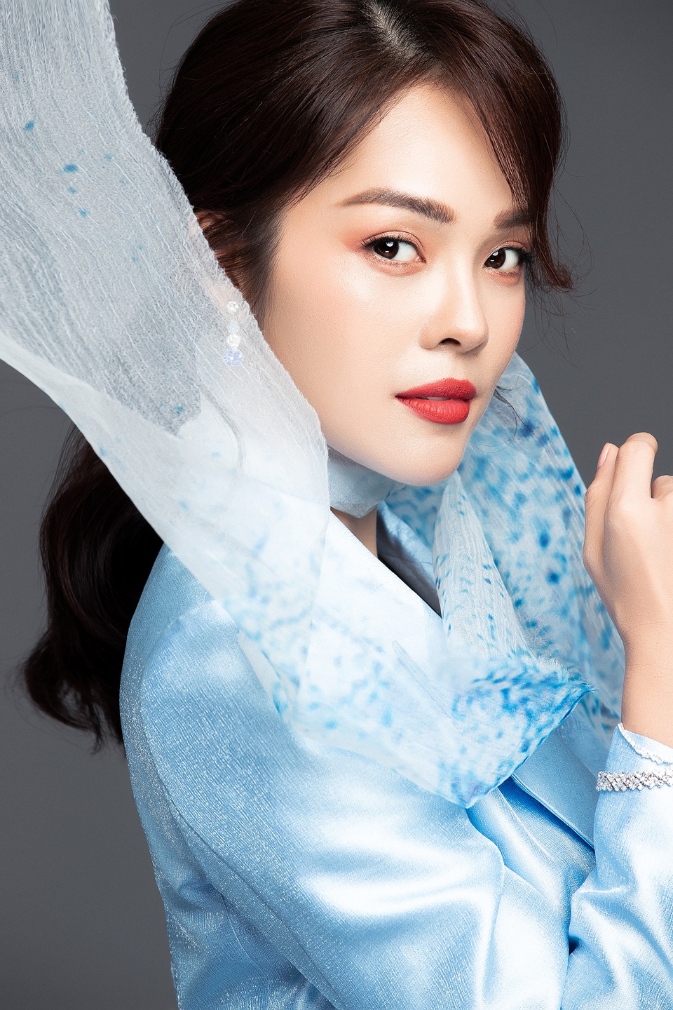 Dương Cẩm Lynh tiết lộ sức khoẻ yếu, cát-xê chỉ từ đóng phim không đủ sống - 2 Dương Cẩm Lynh tiết lộ sức khoẻ yếu, cát-xê chỉ từ đóng phim không đủ sống - 2