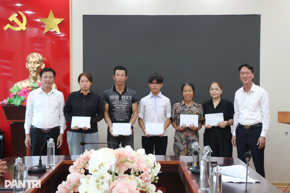 Bạn đọc Dân trí tiếp nguồn động viên người dân bị thiệt hại do bão Bualoi - 3 Bạn đọc Dân trí tiếp nguồn động viên người dân bị thiệt hại do bão Bualoi - 3