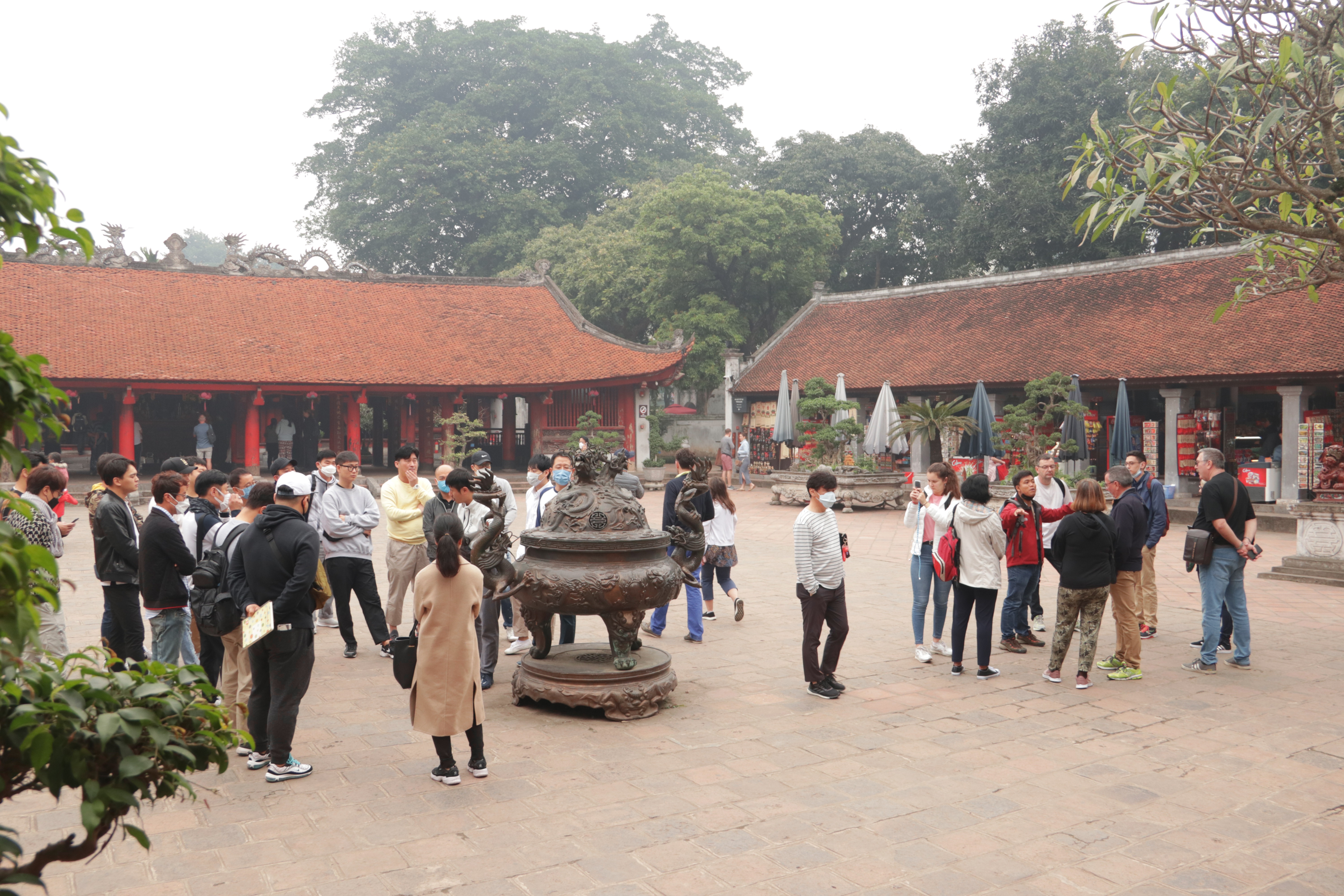 Hà Nội: Điểm du lịch nổi tiếng tấp nập khách tham quan trở lại - 29 Hà Nội: Điểm du lịch nổi tiếng tấp nập khách tham quan trở lại - 29