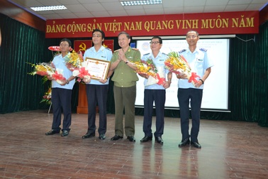 Bộ Công an tặng bằng khen cho Chi cục Hải quan sân bay Tân Sơn Nhất