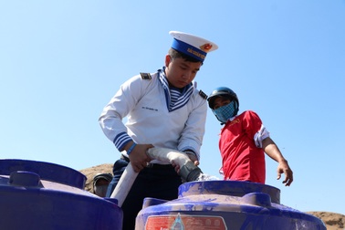 Buộc phải cấp nước mặn cho dân, công ty nước viết thư xin lỗi