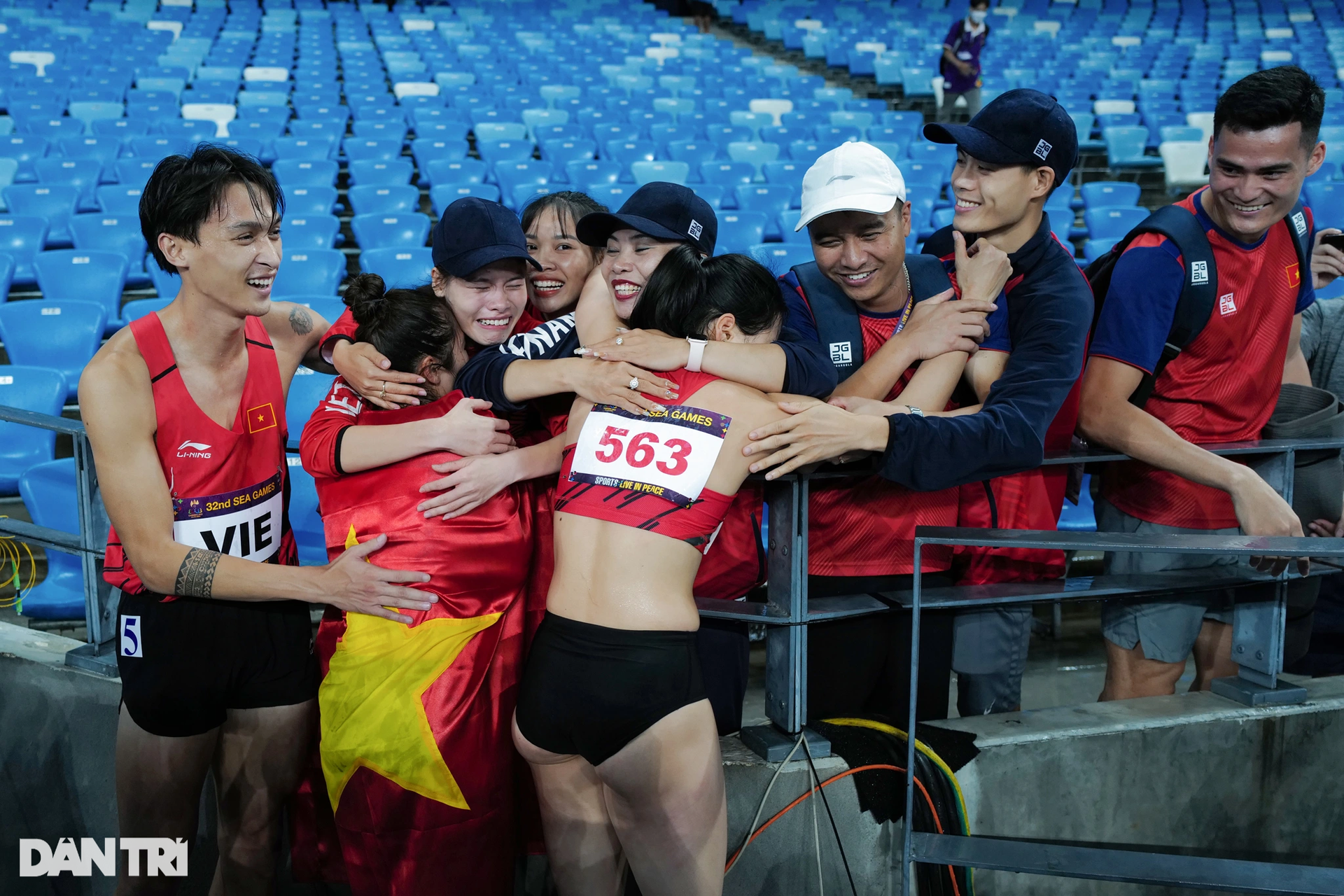 Khoảnh khắc giành HCV SEA Games của các nữ hoàng tốc độ Việt Nam - 12 Khoảnh khắc giành HCV SEA Games của các nữ hoàng tốc độ Việt Nam - 12