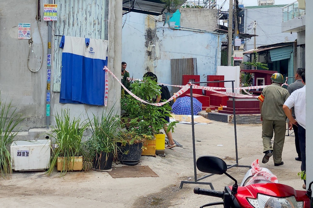 Điều tra nghi án con trai ngáo đá sát hại mẹ ở TPHCM - 2 Điều tra nghi án con trai ngáo đá sát hại mẹ ở TPHCM - 2