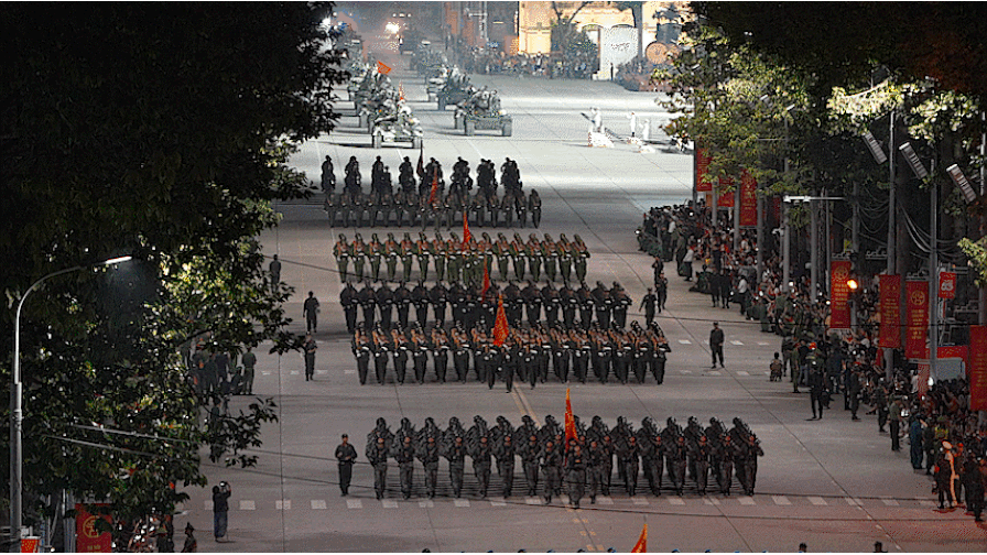 Khoảnh khắc lắng đọng, rung lên niềm tự hào của hàng triệu trái tim Việt