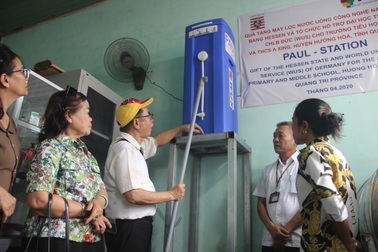 Quảng Trị: Tặng thiết bị lọc nước cho trường học vùng miền núi, biên giới