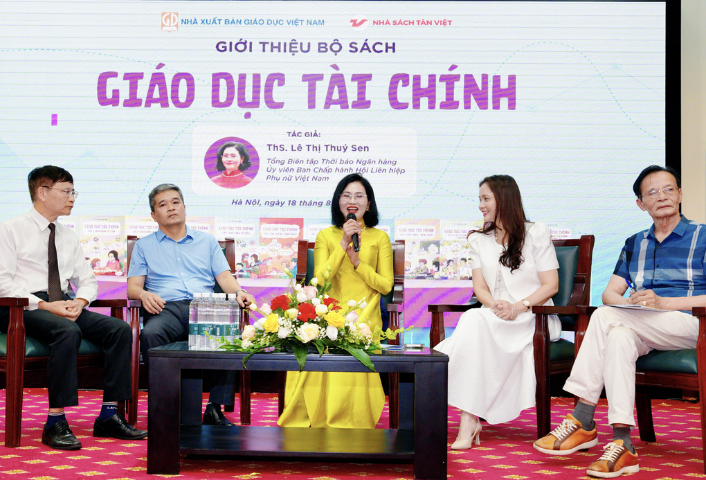 Gần 10.000 giáo viên tham gia tập huấn môn giáo dục tài chính - 1