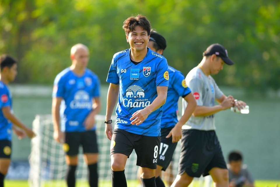 HLV Nishino hé lộ đội hình Thái Lan gặp Thai-League All Stars - 2 HLV Nishino hé lộ đội hình Thái Lan gặp Thai-League All Stars - 2