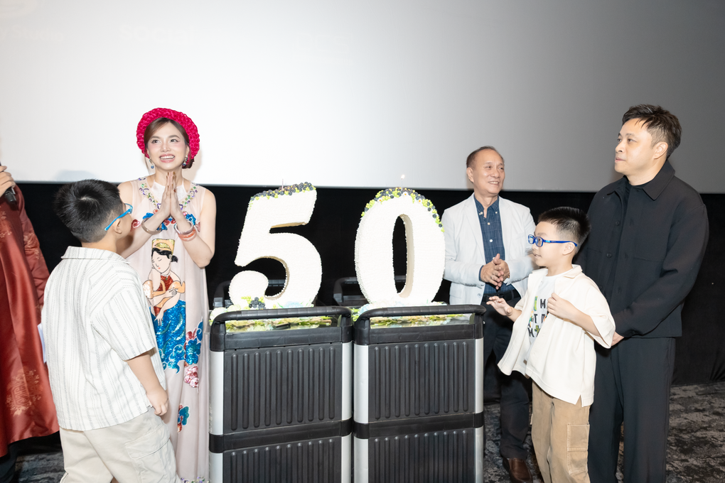 Victor Vũ đón sinh nhật bất ngờ bên vợ con, công bố phần 2 Thám tử Kiên - 3 Victor Vũ đón sinh nhật bất ngờ bên vợ con, công bố phần 2 Thám tử Kiên - 3