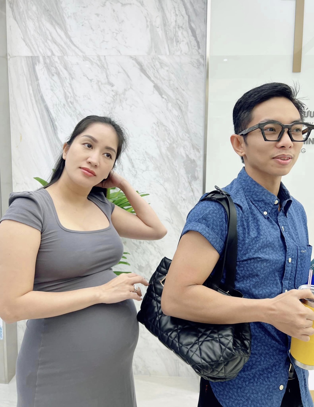 Khánh Thi mang bầu lần 3: Sắp sinh vẫn khoe dáng gợi cảm, ông xã cưng chiều - 5 Khánh Thi mang bầu lần 3: Sắp sinh vẫn khoe dáng gợi cảm, ông xã cưng chiều - 5