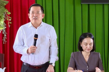 Ông Đinh Văn Nơi tặng một trường học ở Phú Quốc 45 triệu đồng