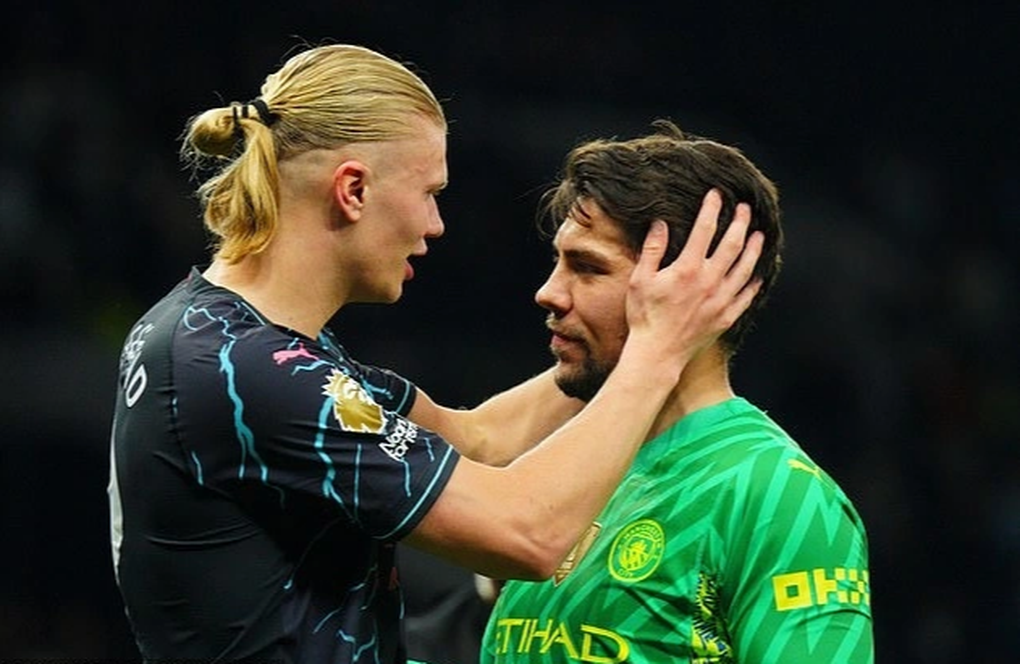 HLV Pep Guardiola ca ngợi người hùng Ortega sau pha cứu thua lịch sử - 3 HLV Pep Guardiola ca ngợi người hùng Ortega sau pha cứu thua lịch sử - 3