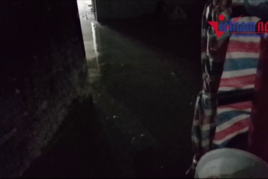 Video: Cảnh sống khó tin trong các lán tạm công nhân giữa Thủ đô