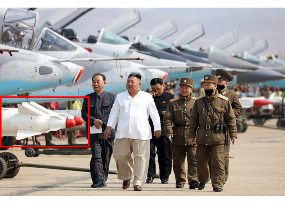 Ông Kim Jong-un thị sát máy bay chiến đấu Triều Tiên diễn tập phóng tên lửa - 6 Ông Kim Jong-un thị sát máy bay chiến đấu Triều Tiên diễn tập phóng tên lửa - 6