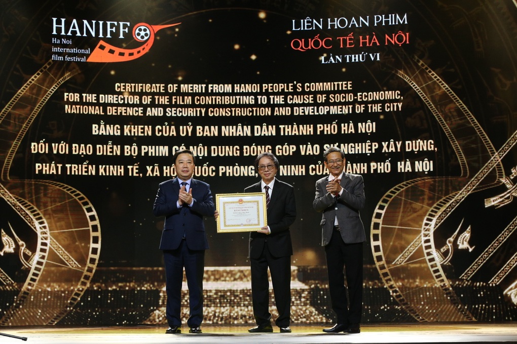 Bố già của Trấn Thành đoạt giải tại Liên hoan phim Quốc tế Hà Nội năm 2022 - 3 Bố già của Trấn Thành đoạt giải tại Liên hoan phim Quốc tế Hà Nội năm 2022 - 3