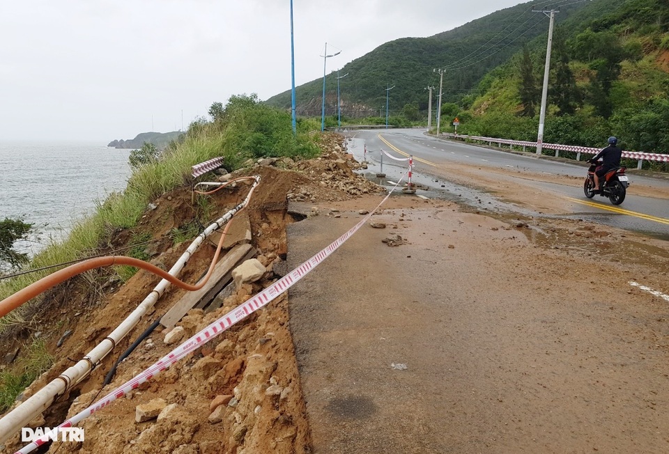 Hàng nghìn m3 đất đá sạt lở chẹn cửa ngõ phía bắc Nha Trang - 5 Hàng nghìn m3 đất đá sạt lở chẹn cửa ngõ phía bắc Nha Trang - 5