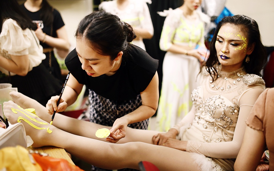 Mãn nhãn câu chuyện hồ ly 9 đuôi được kể qua vũ khúc lắc vòng - 4