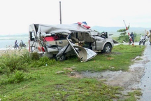 Xe cứu thương tông xe cẩu, 3 người bị thương