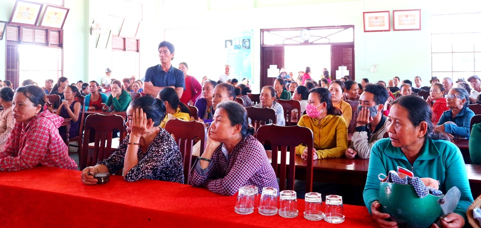 Tiền hỗ trợ của Chính phủ, tôi mua sách vở cho con vào năm học mới... - 1 Tiền hỗ trợ của Chính phủ, tôi mua sách vở cho con vào năm học mới... - 1