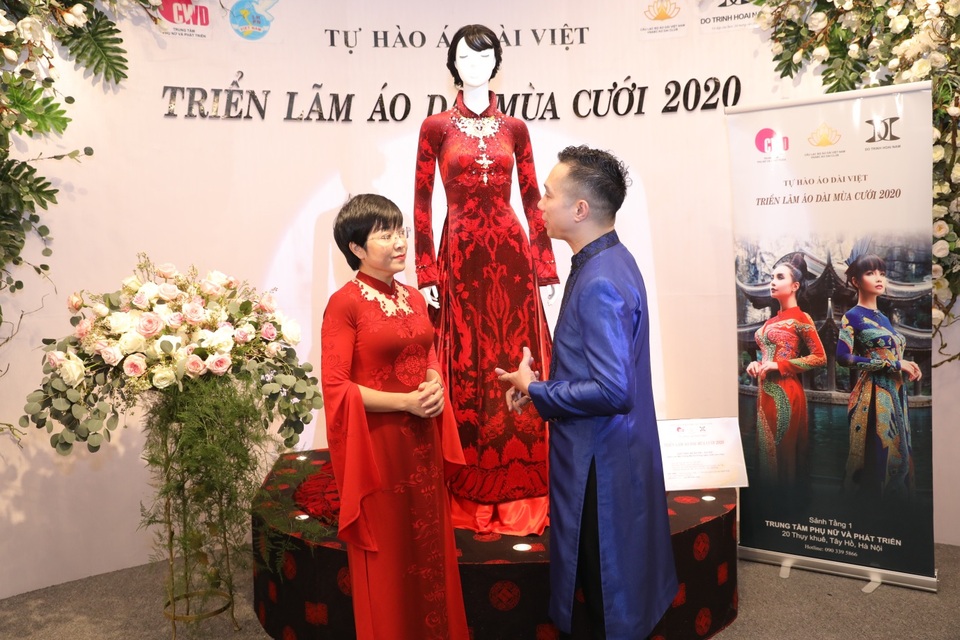 NTK Đỗ Trịnh Hoài Nam giới thiệu áo dài dát vàng đính 110 viên kim cương - 7 NTK Đỗ Trịnh Hoài Nam giới thiệu áo dài dát vàng đính 110 viên kim cương - 7