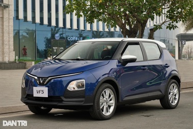 SUV đô thị cỡ A chạy xăng “chật vật” trước xe điện