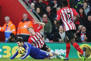 Trọng tài xin lỗi Mourinho vì từ chối phạt đền